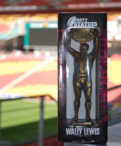 Wally Lewis Statue