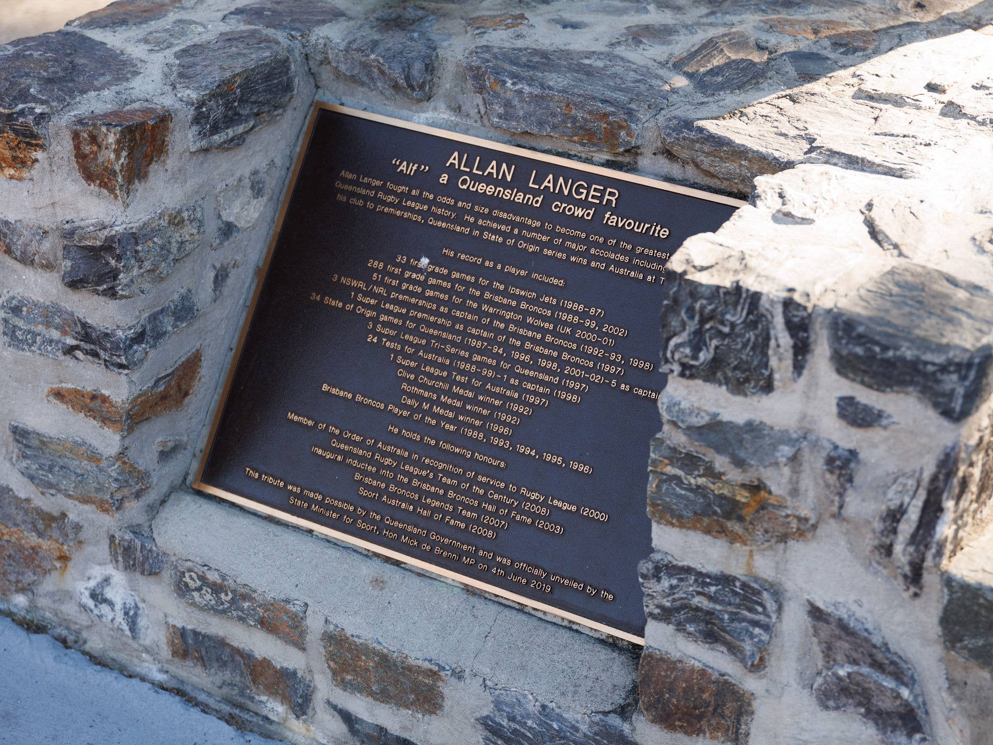 Plaque dedicated to Allan Langer.