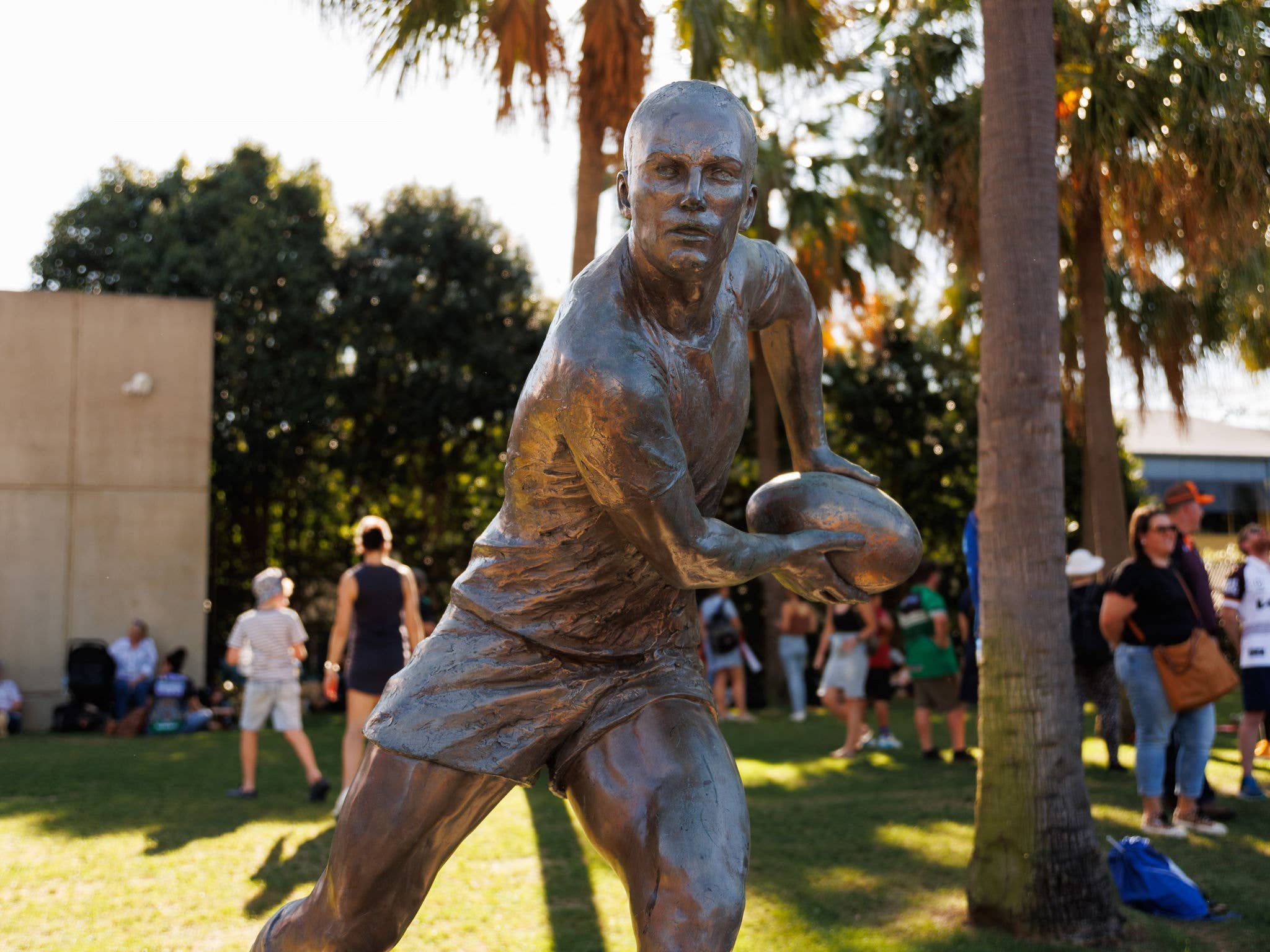 Statue of Darren Lockyer.