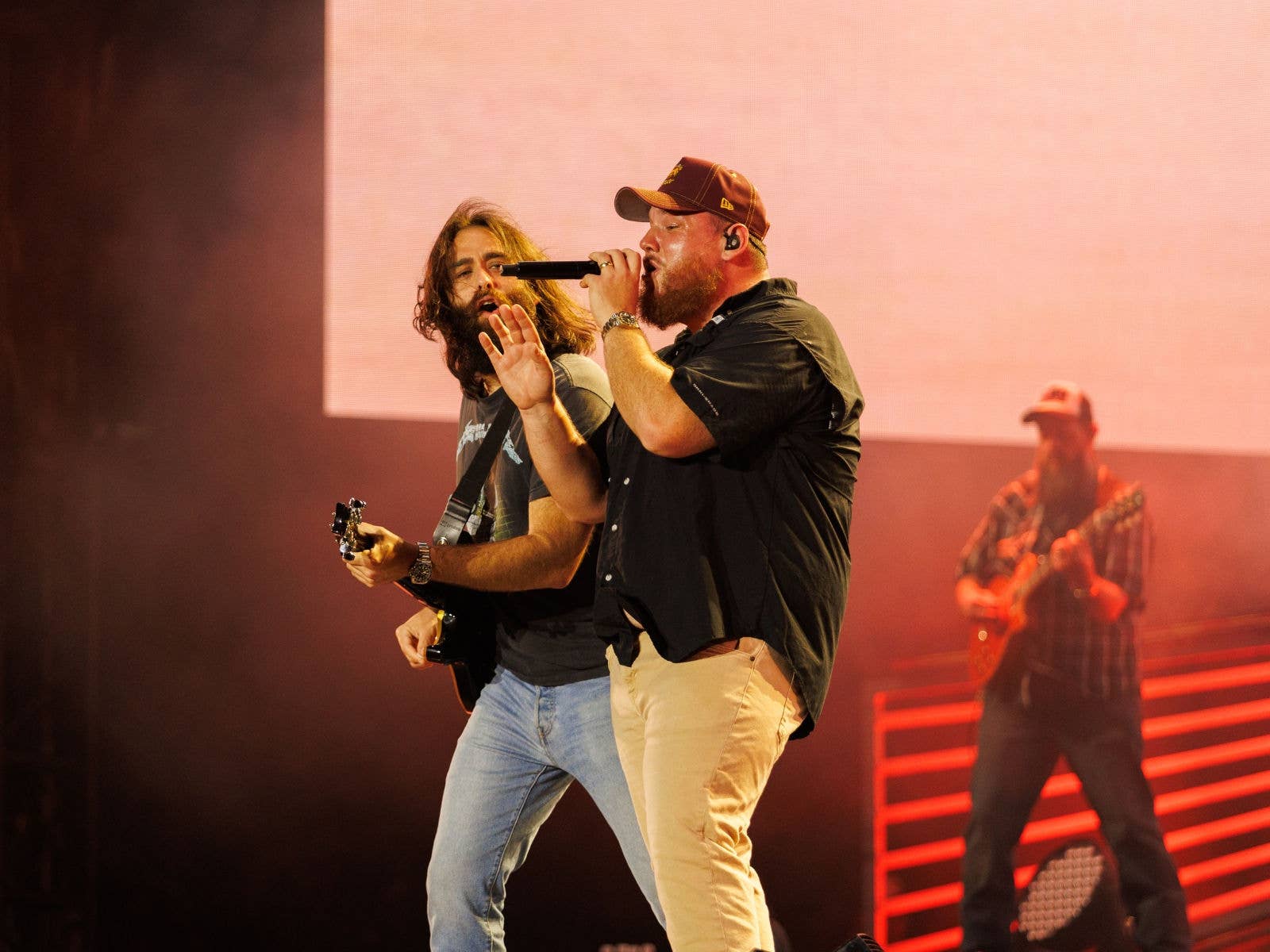 Luke Combs singing alongside his Guitarist during his February 2025 tour at Suncorp Stadium
